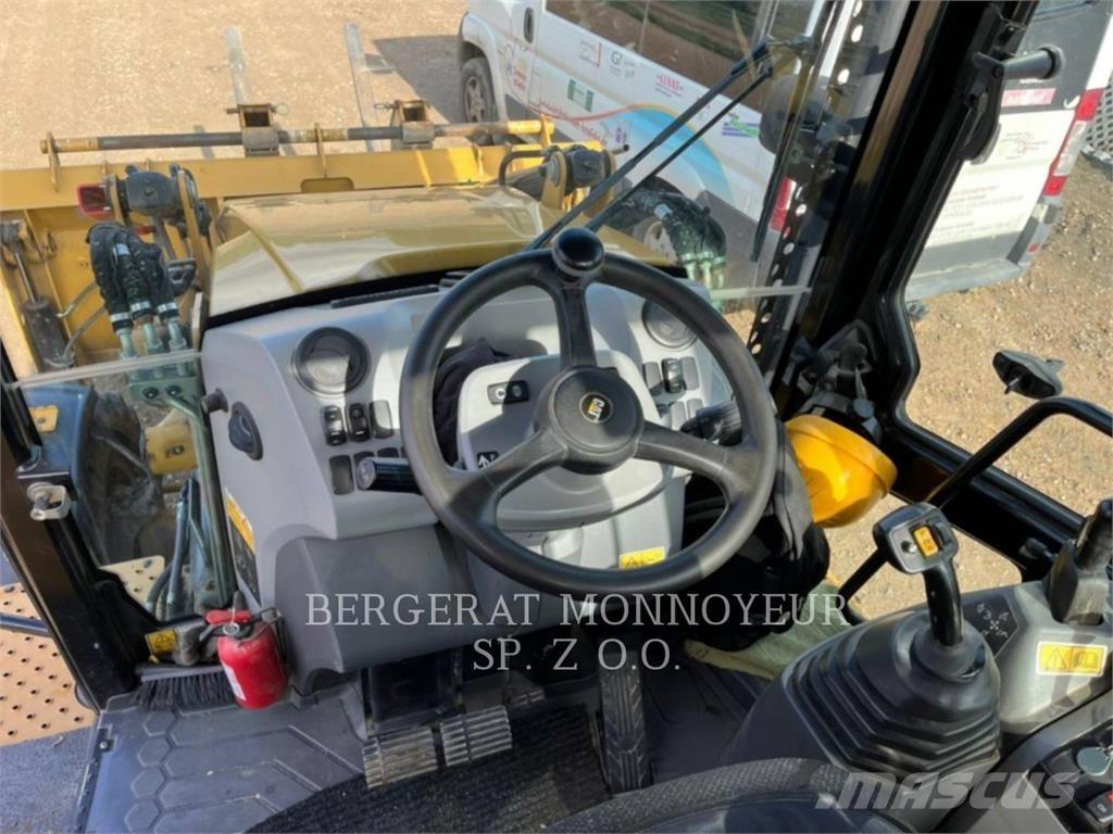 CAT 432F2 Екскаватори-навантажувачі