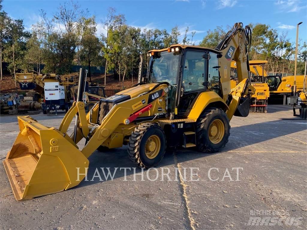 CAT 440 Екскаватори-навантажувачі