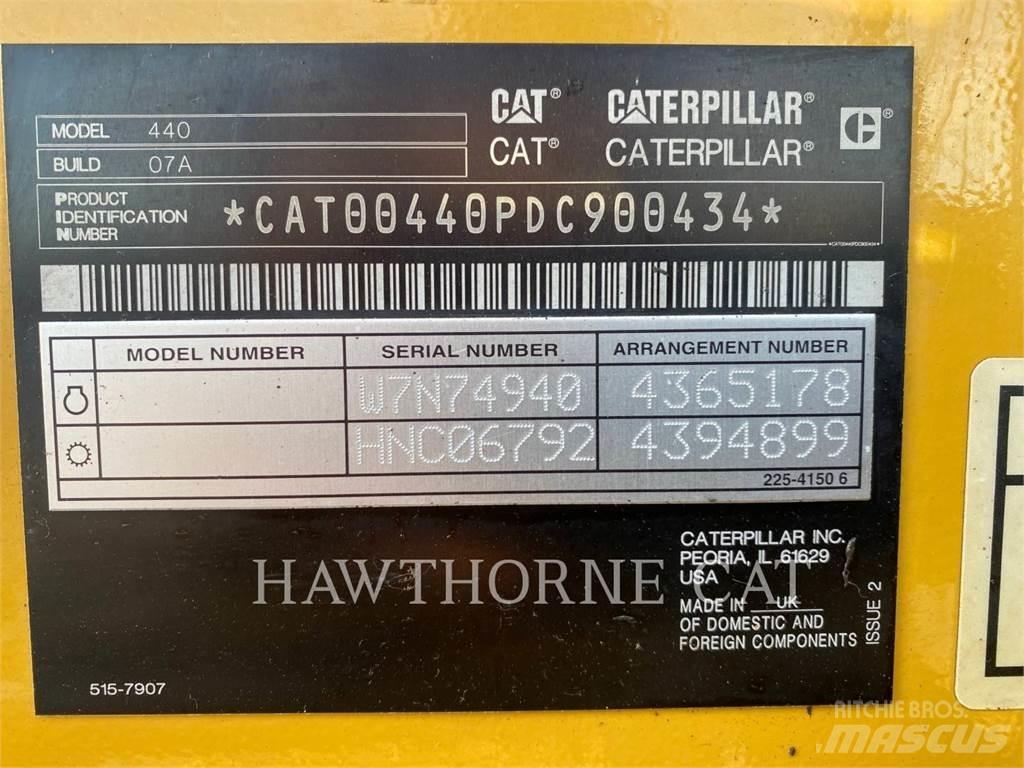 CAT 440 Екскаватори-навантажувачі
