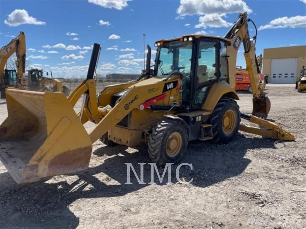 CAT 440 Екскаватори-навантажувачі