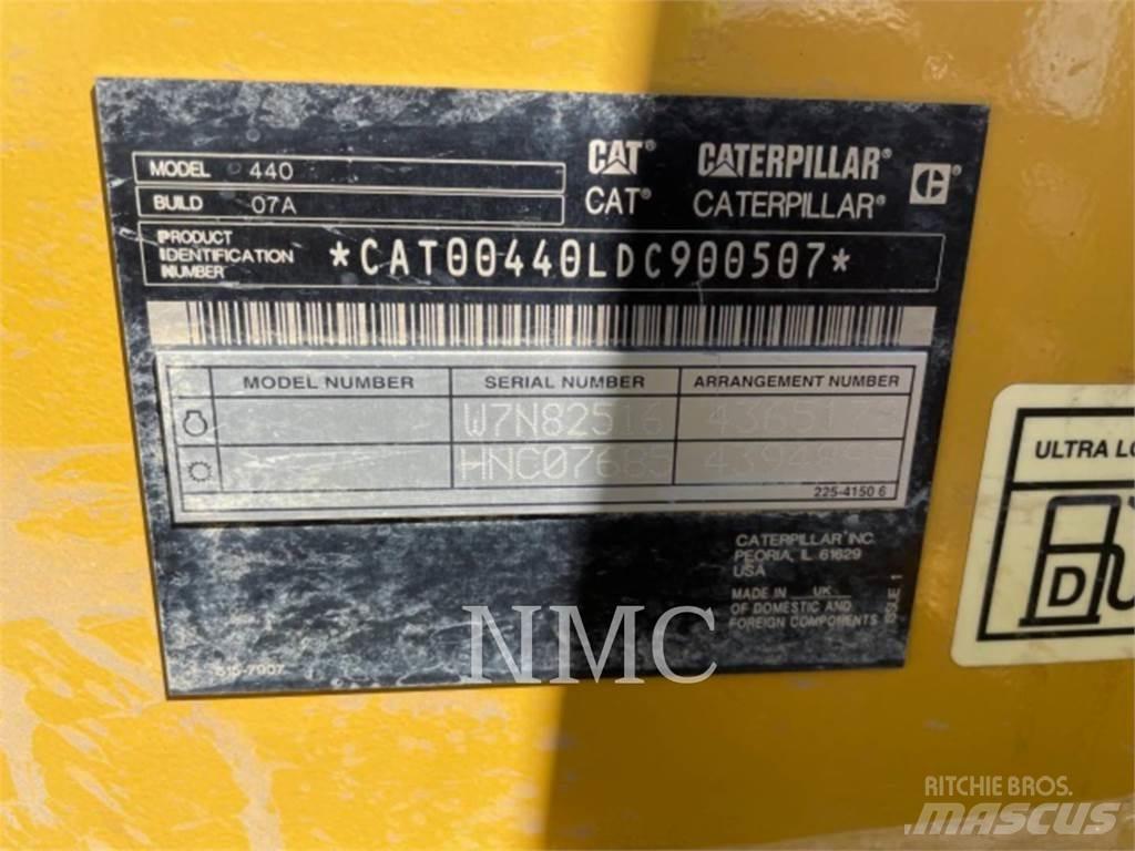 CAT 440 Екскаватори-навантажувачі