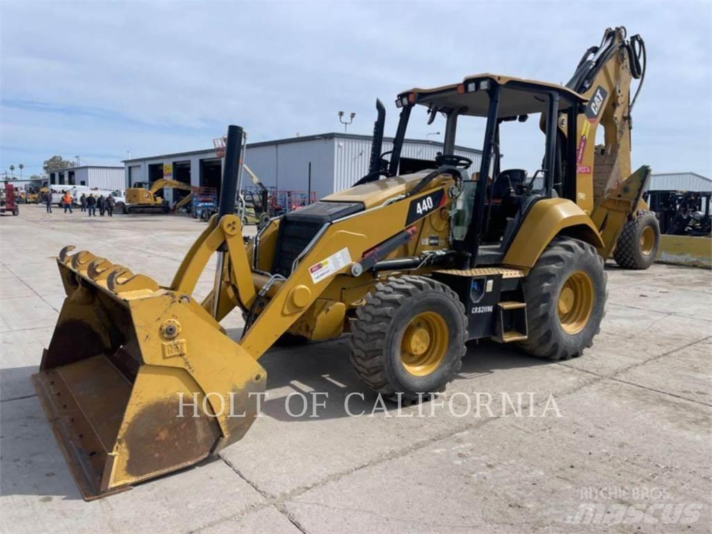 CAT 440 Екскаватори-навантажувачі