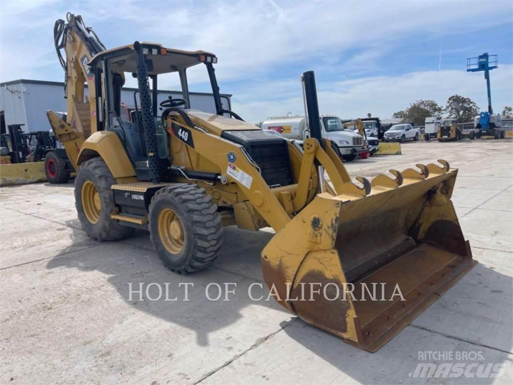 CAT 440 Екскаватори-навантажувачі