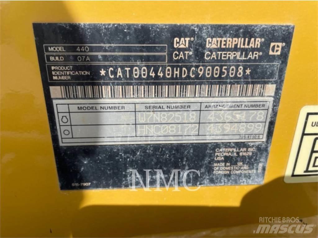 CAT 440 Екскаватори-навантажувачі