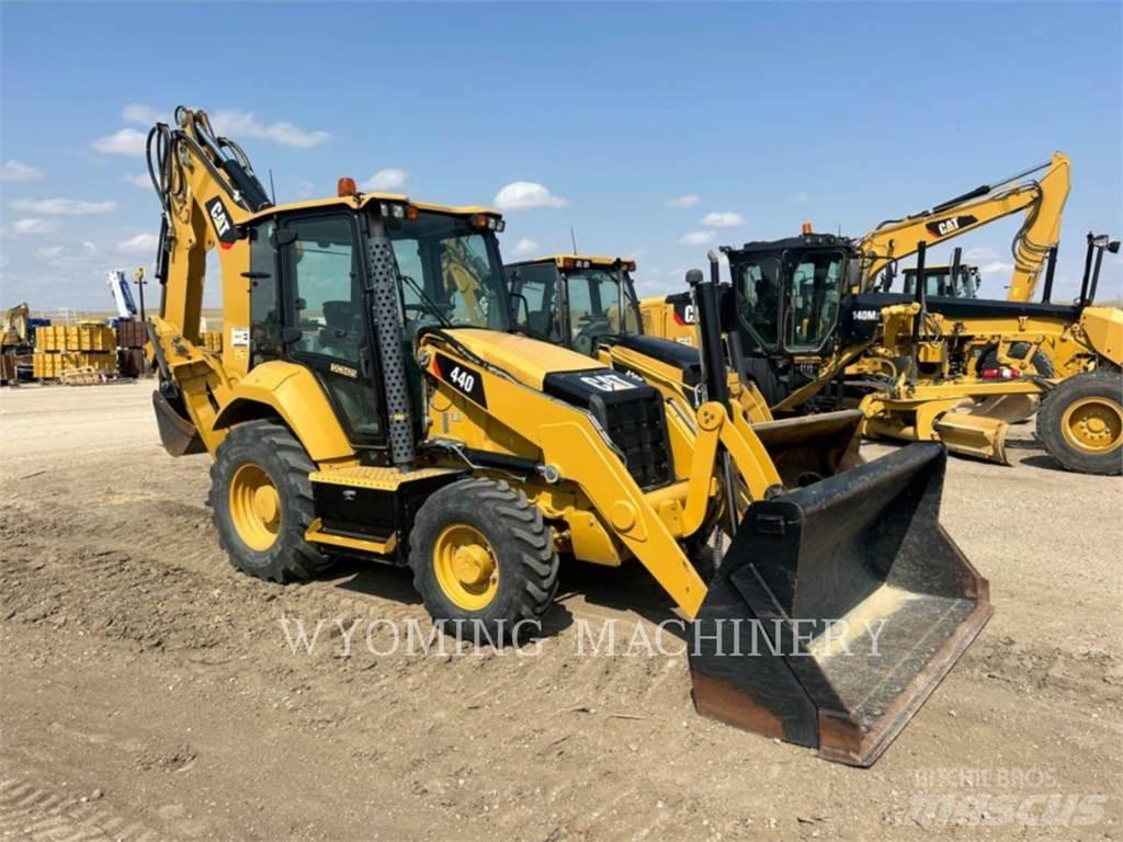 CAT 440 Екскаватори-навантажувачі