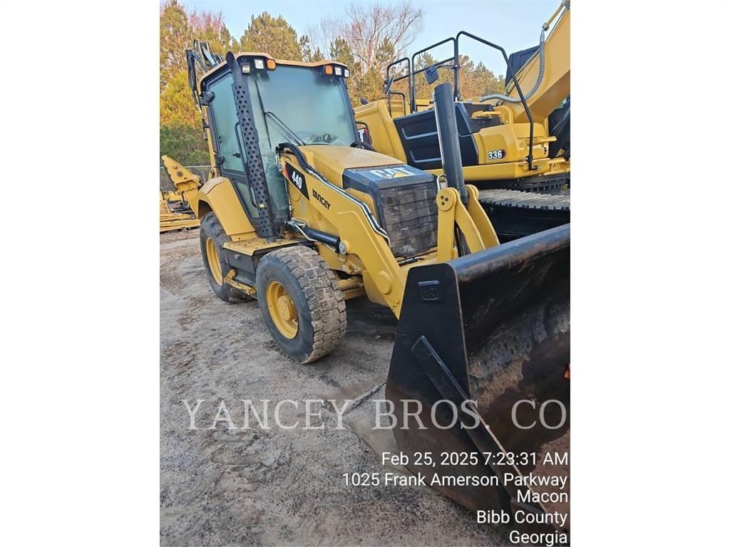 CAT 440 Екскаватори-навантажувачі