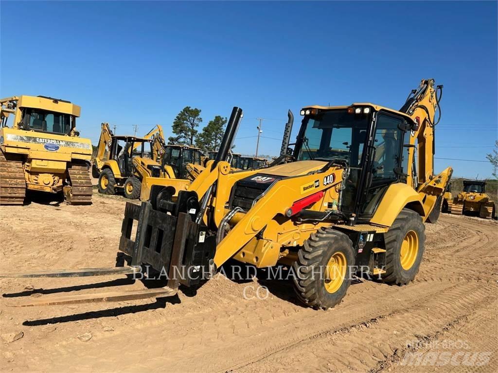 CAT 440 Екскаватори-навантажувачі
