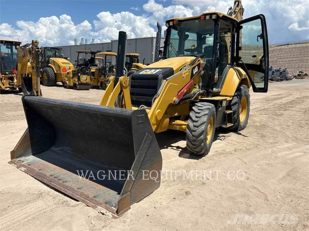 CAT 440 Екскаватори-навантажувачі