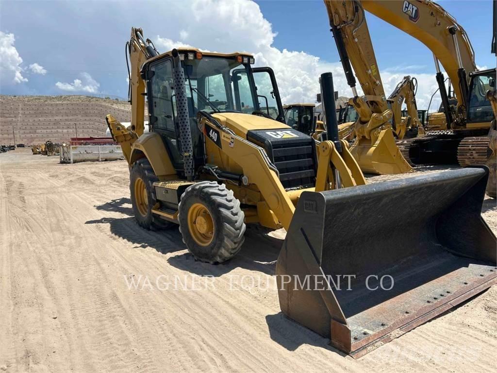 CAT 440 Екскаватори-навантажувачі