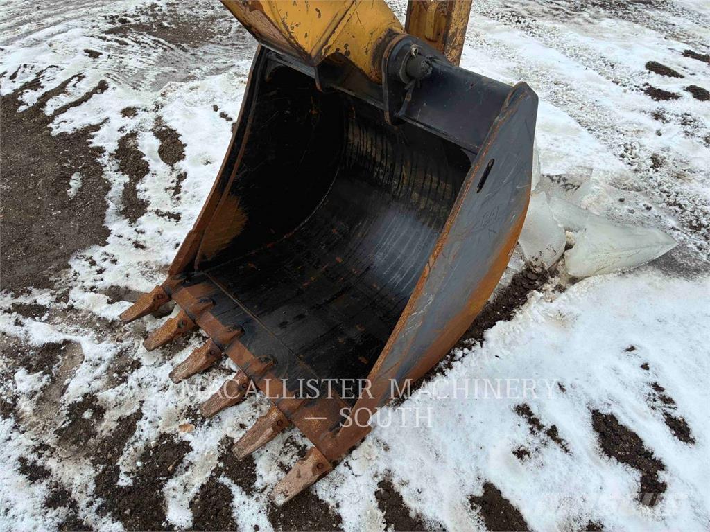 CAT 440 Екскаватори-навантажувачі