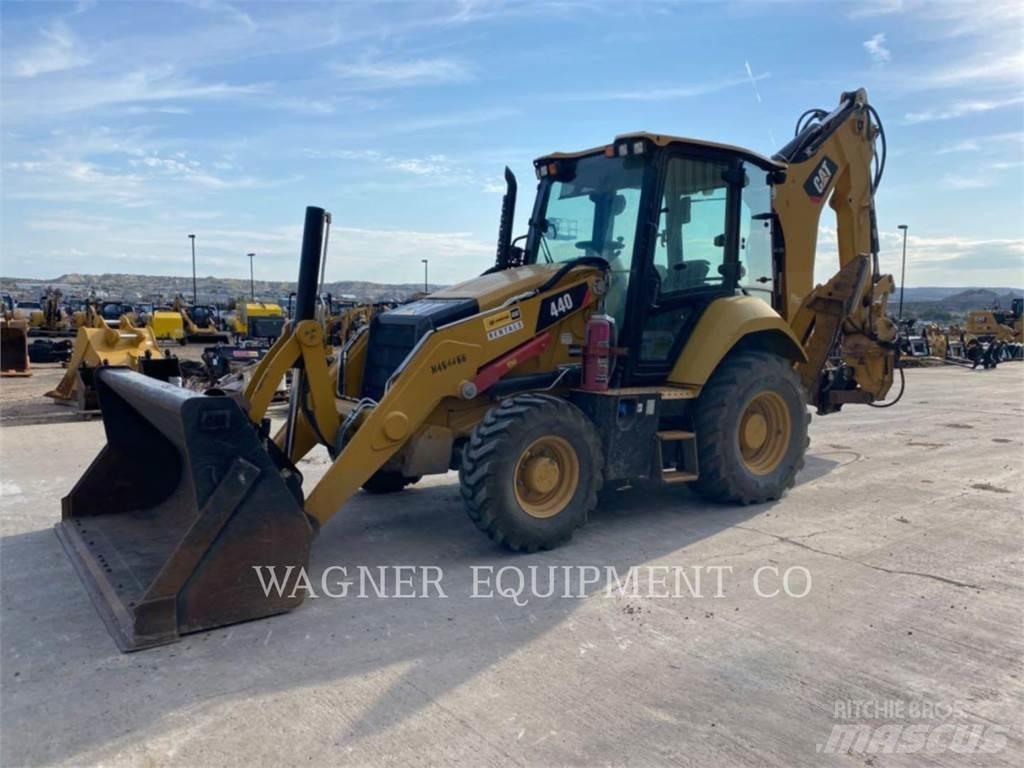CAT 440 Екскаватори-навантажувачі