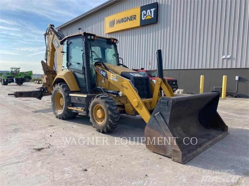CAT 440 Екскаватори-навантажувачі