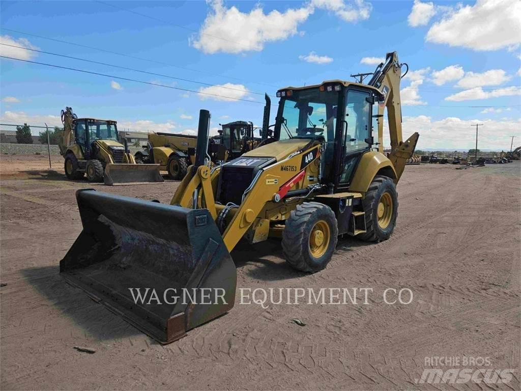 CAT 440 Екскаватори-навантажувачі