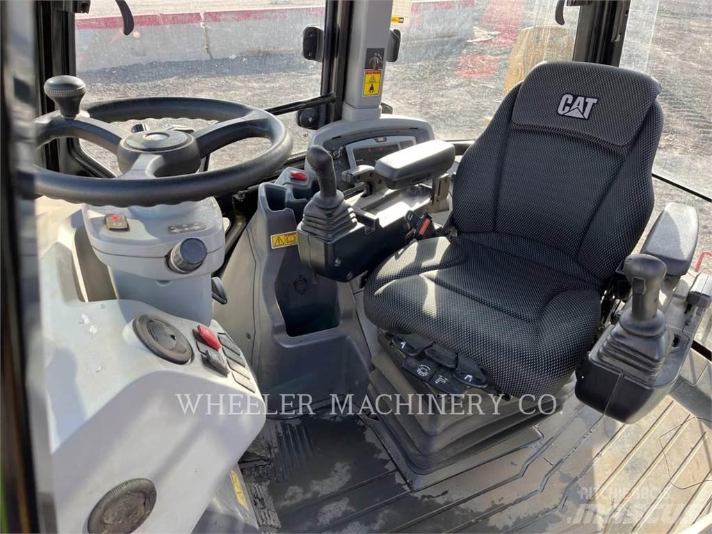 CAT 440 TH Екскаватори-навантажувачі
