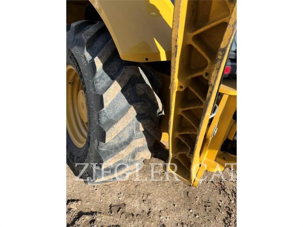 CAT 440IT Екскаватори-навантажувачі