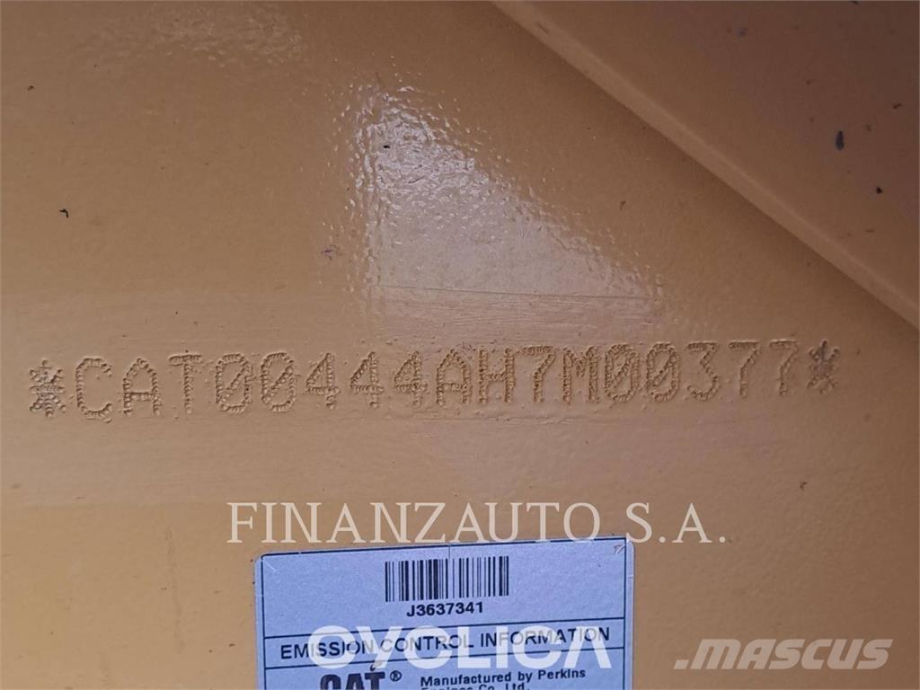 CAT 444 TRINITYB V Екскаватори-навантажувачі