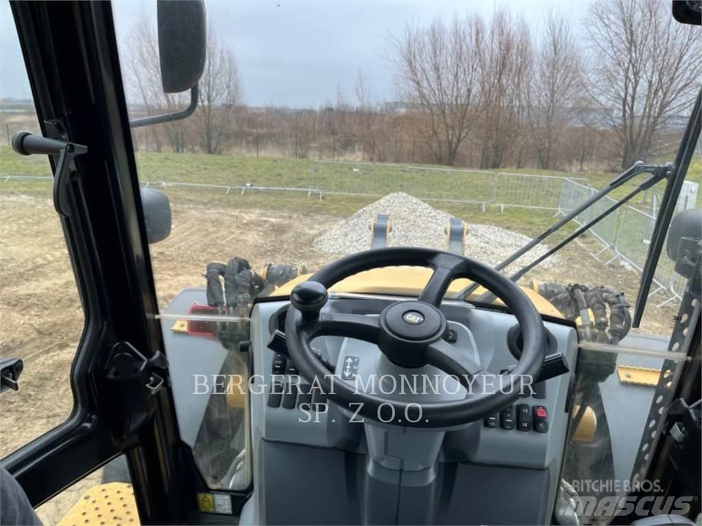 CAT 444F2 Екскаватори-навантажувачі