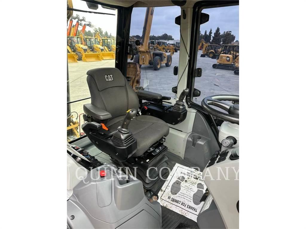 CAT 450 Екскаватори-навантажувачі