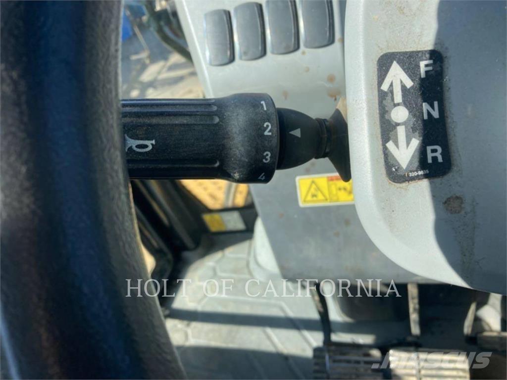 CAT 450 Екскаватори-навантажувачі