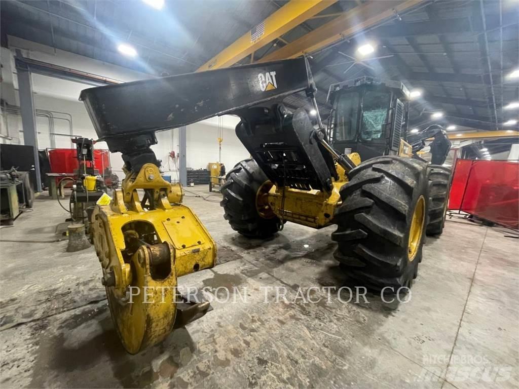CAT 525D Трельовочні трактора
