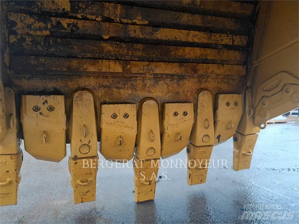 CAT 6015B Гусеничні екскаватори