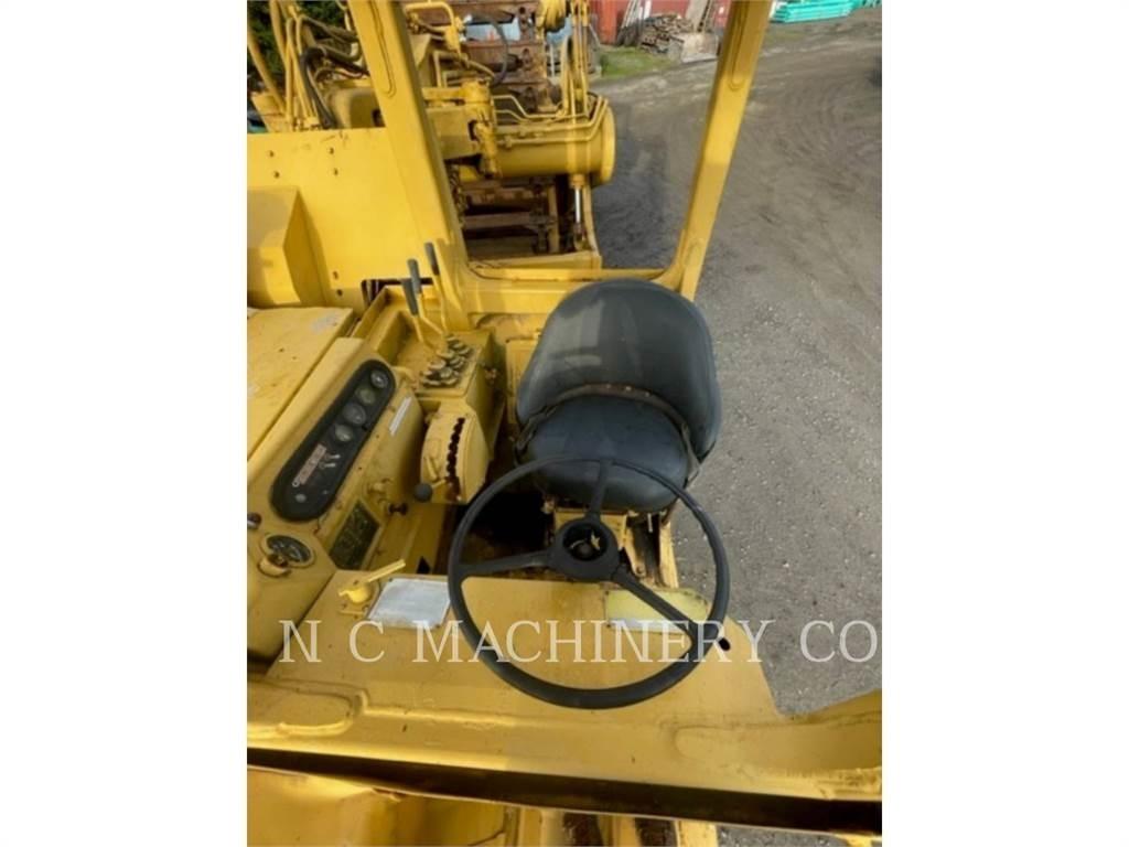 CAT 615 Скрепери