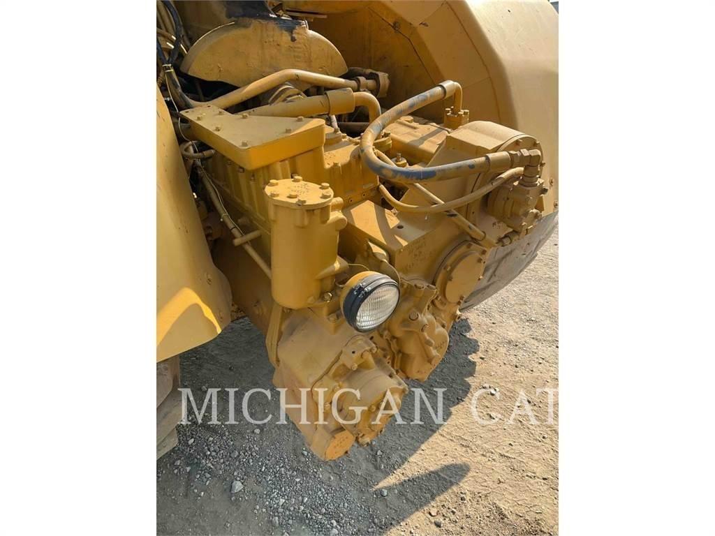 CAT 621 Скрепери