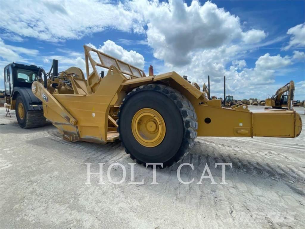 CAT 621 Скрепери