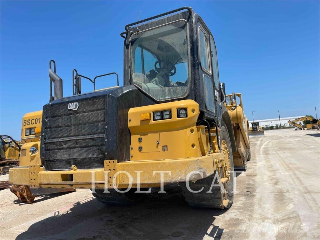 CAT 621 Скрепери