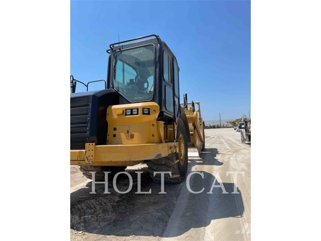 CAT 621 Скрепери