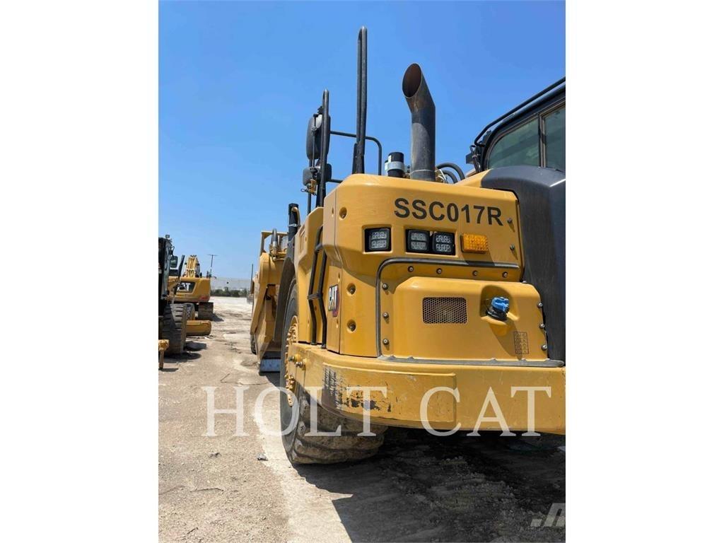 CAT 621 Скрепери