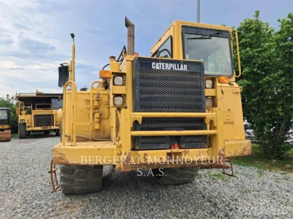 CAT 621F Скрепери
