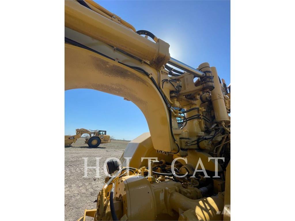 CAT 621G Скрепери