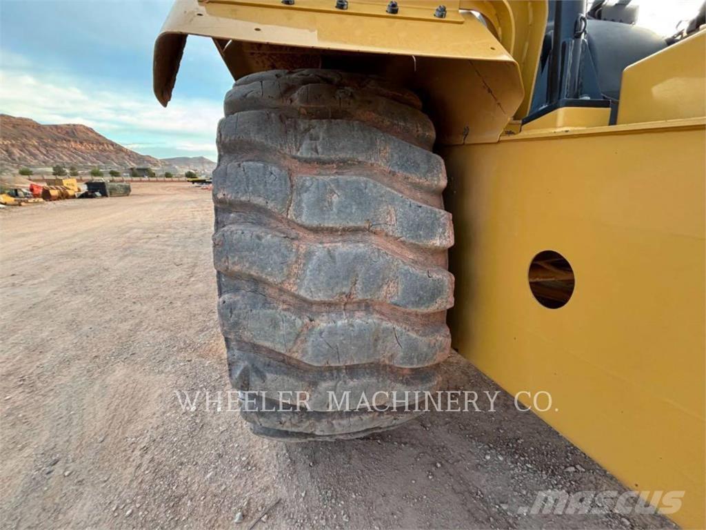 CAT 621K Скрепери