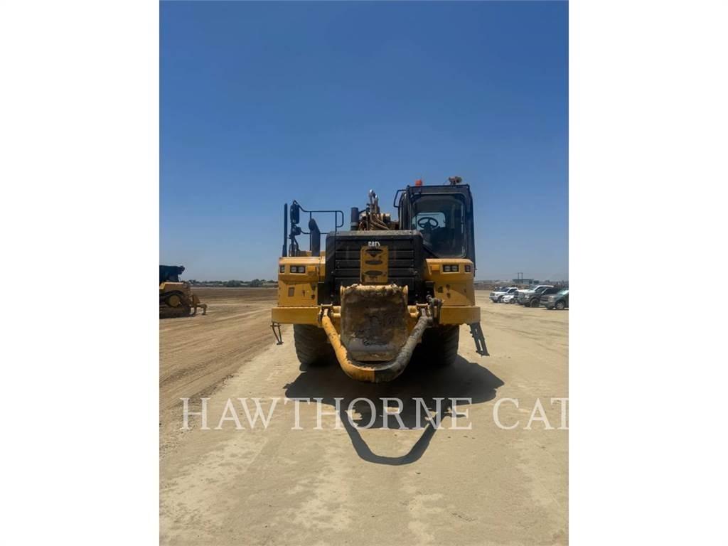 CAT 657 Скрепери