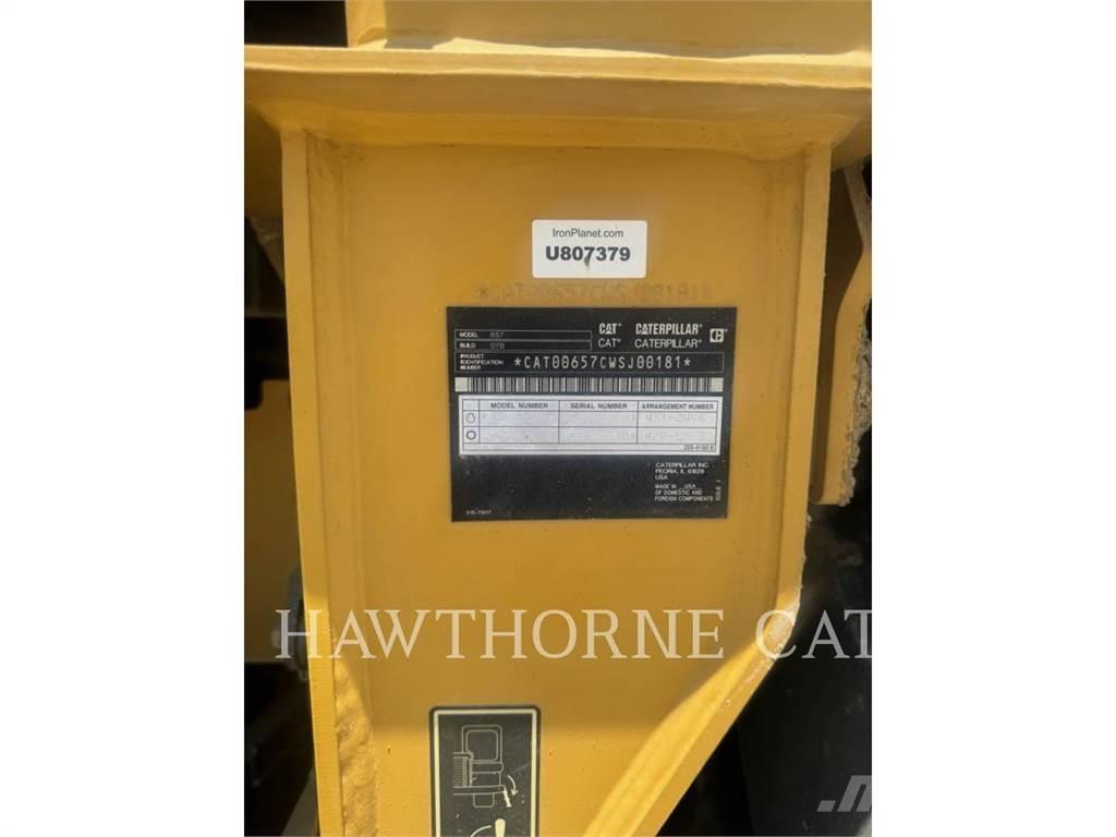 CAT 657 Скрепери