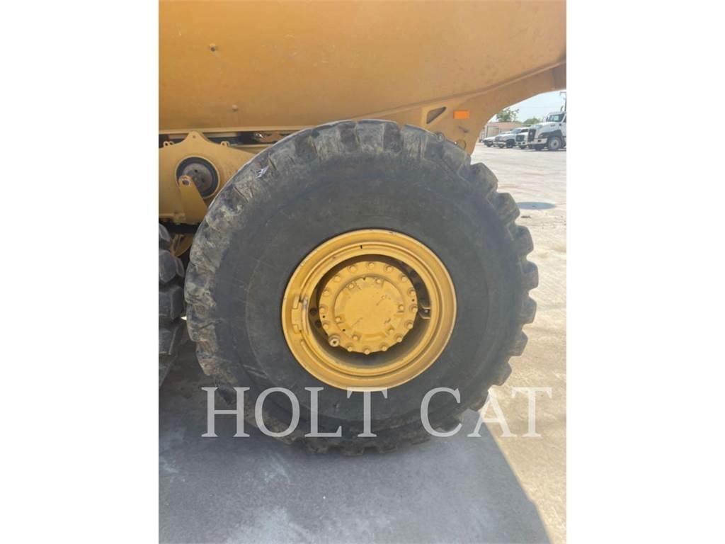 CAT 725 Зчленовані самоскиди