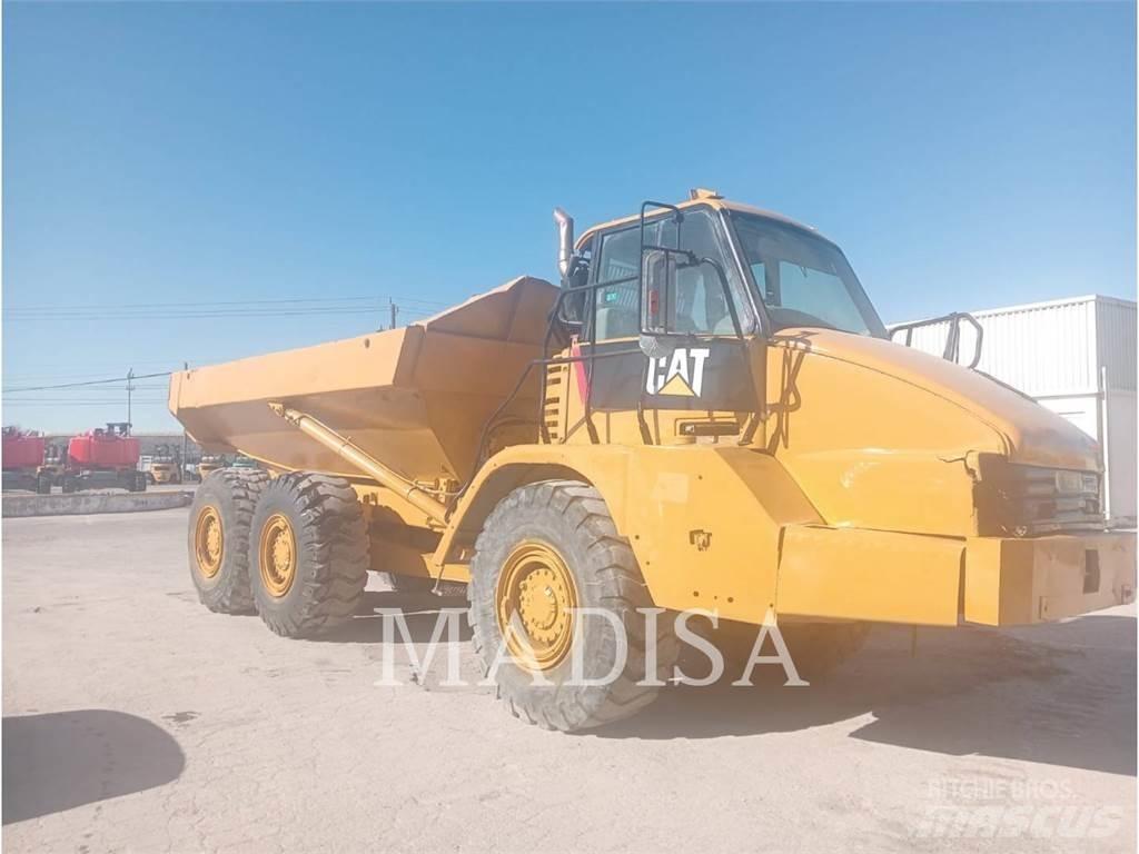 CAT 725 Зчленовані самоскиди