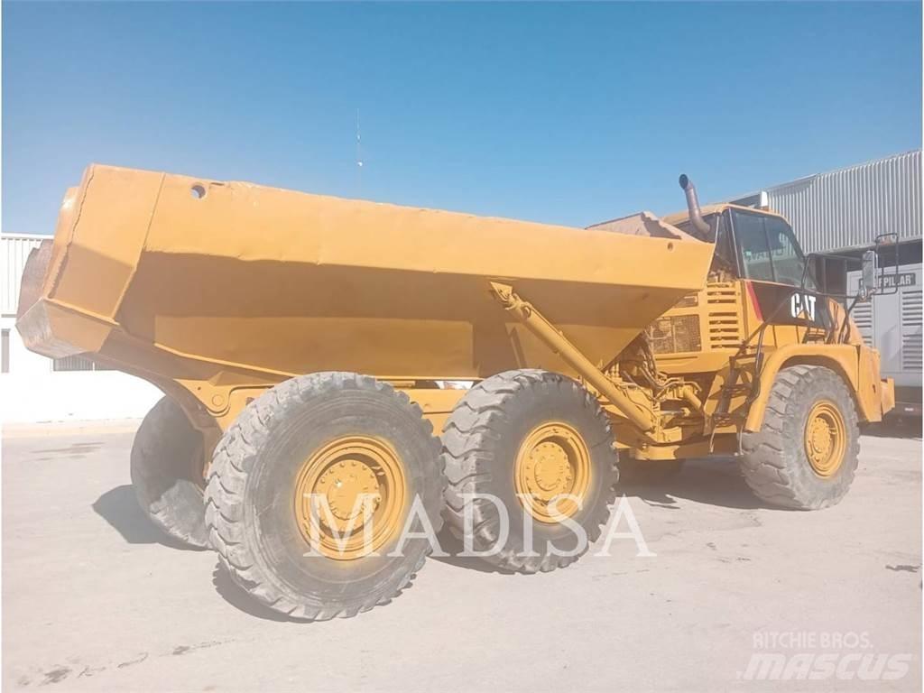 CAT 725 Зчленовані самоскиди