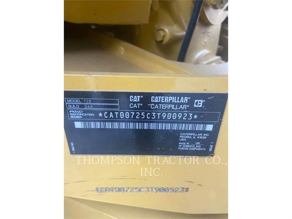 CAT 725 Зчленовані самоскиди