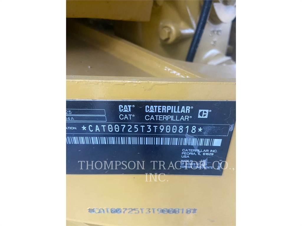 CAT 725 Зчленовані самоскиди