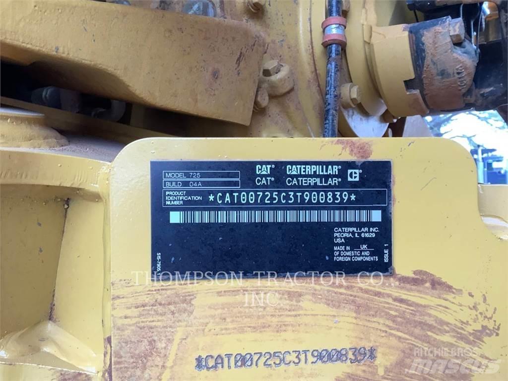 CAT 725 Зчленовані самоскиди
