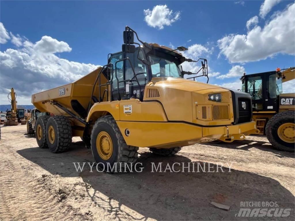 CAT 725 Зчленовані самоскиди