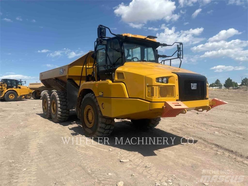 CAT 725 Зчленовані самоскиди