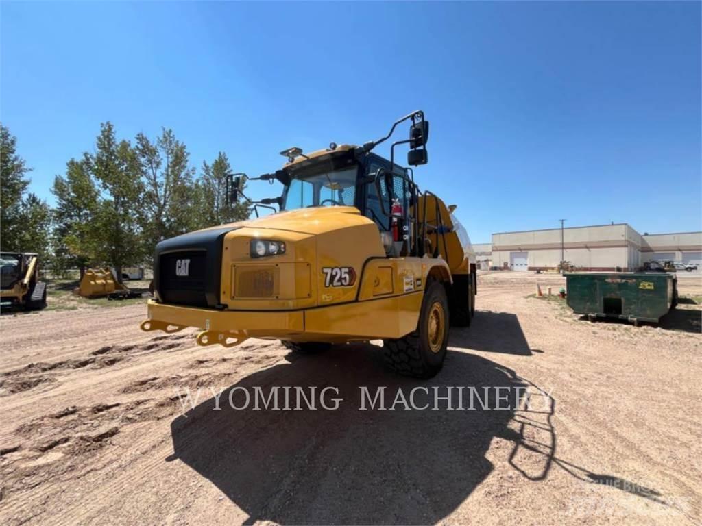 CAT 725 Зчленовані самоскиди