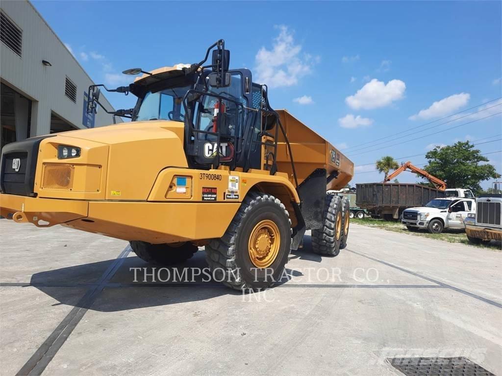 CAT 725 Зчленовані самоскиди