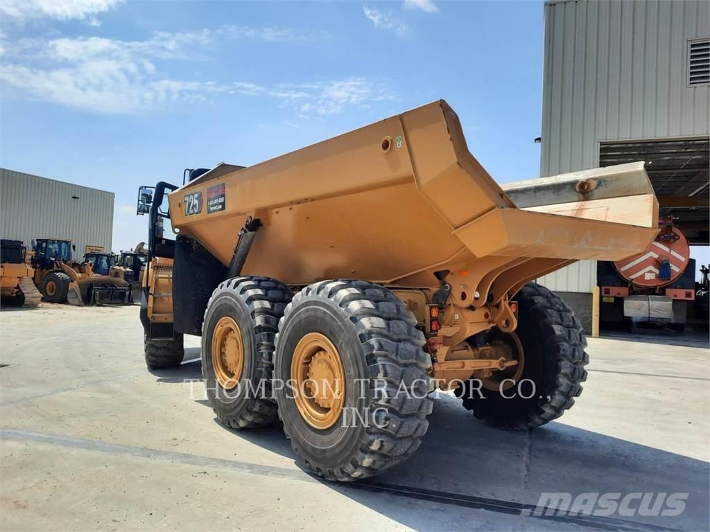 CAT 725 Зчленовані самоскиди