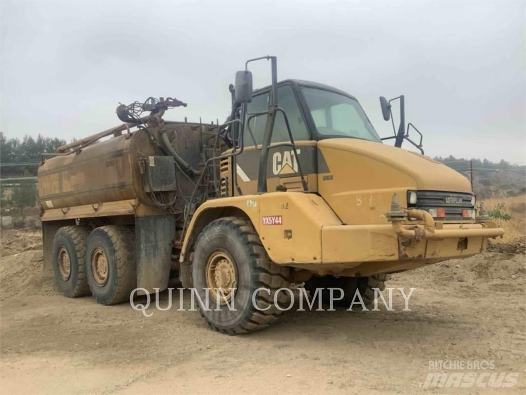 CAT 725 Зчленовані самоскиди