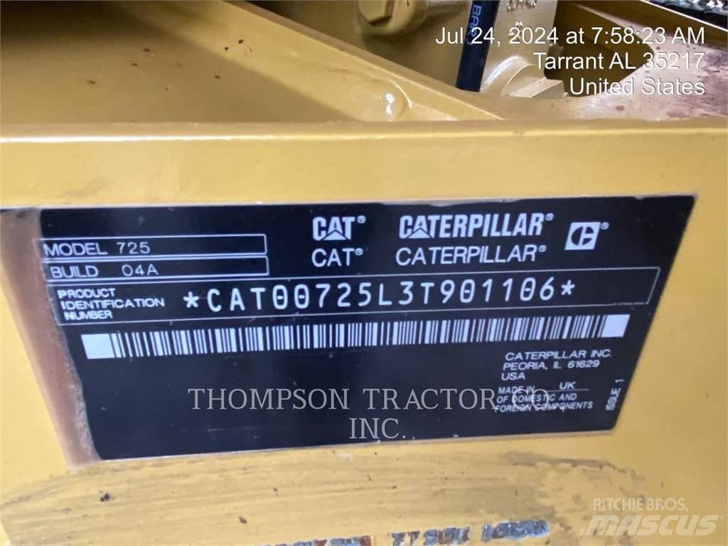 CAT 725 Зчленовані самоскиди