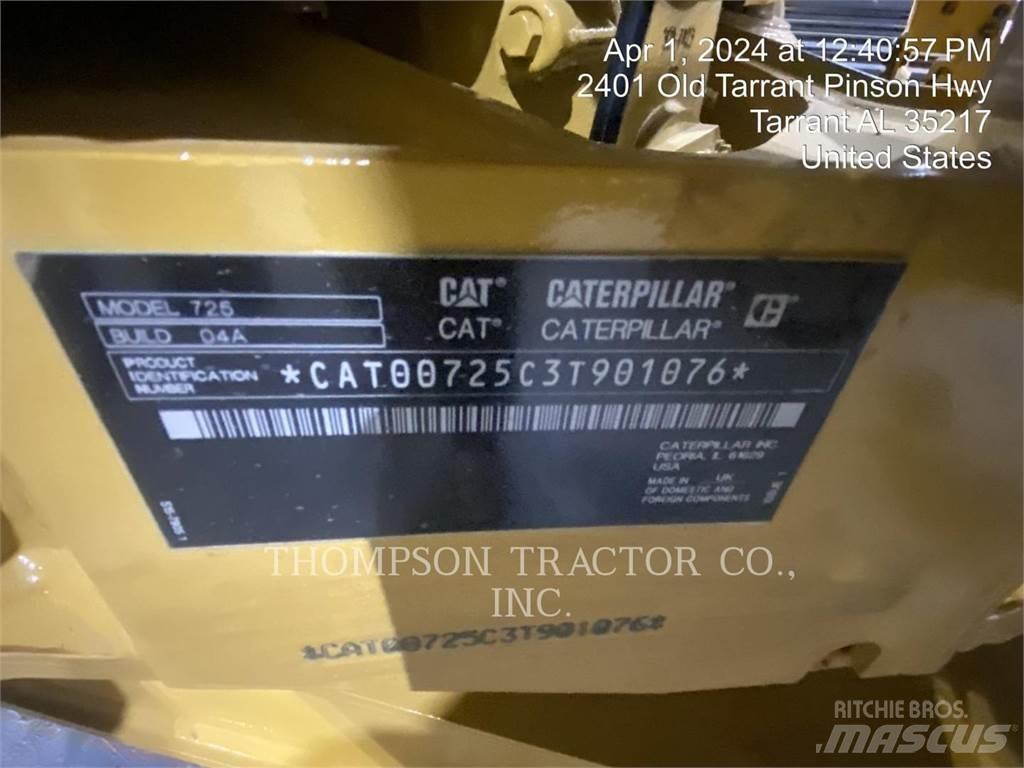 CAT 725 Зчленовані самоскиди